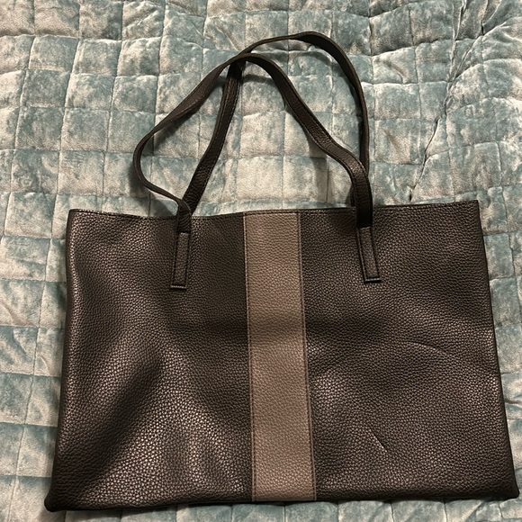 Vince Camuto tote - Picture 1 of 1
